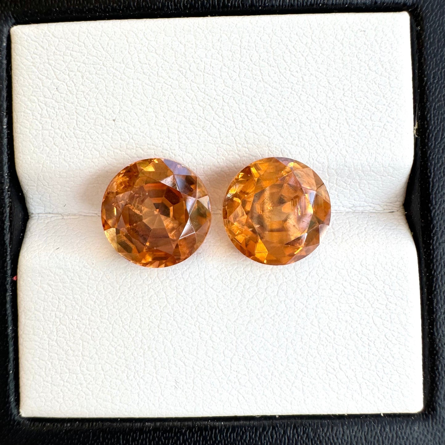 Pair RO 9.73 CT TOTAL