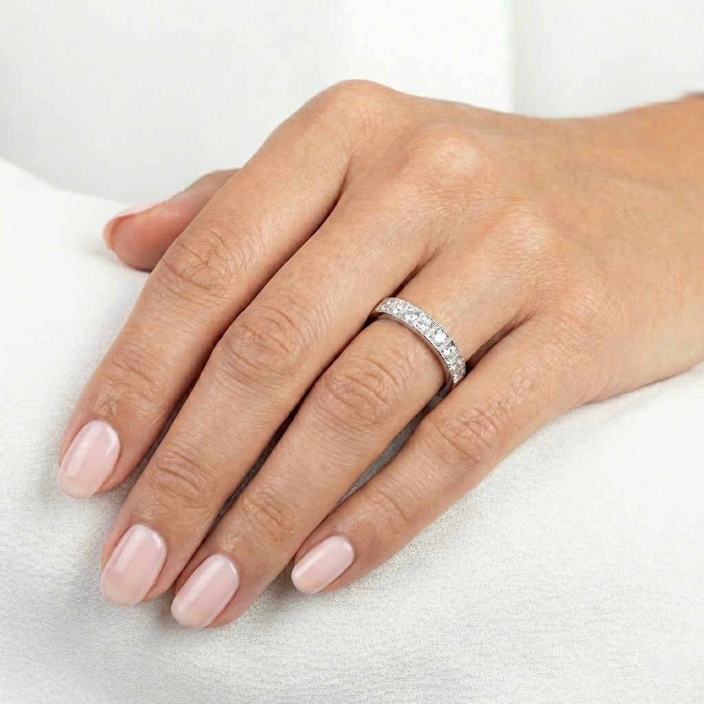 טבעת Niv – שורת יהלומי מעבדה וכסף 925 | Luka Jewelry